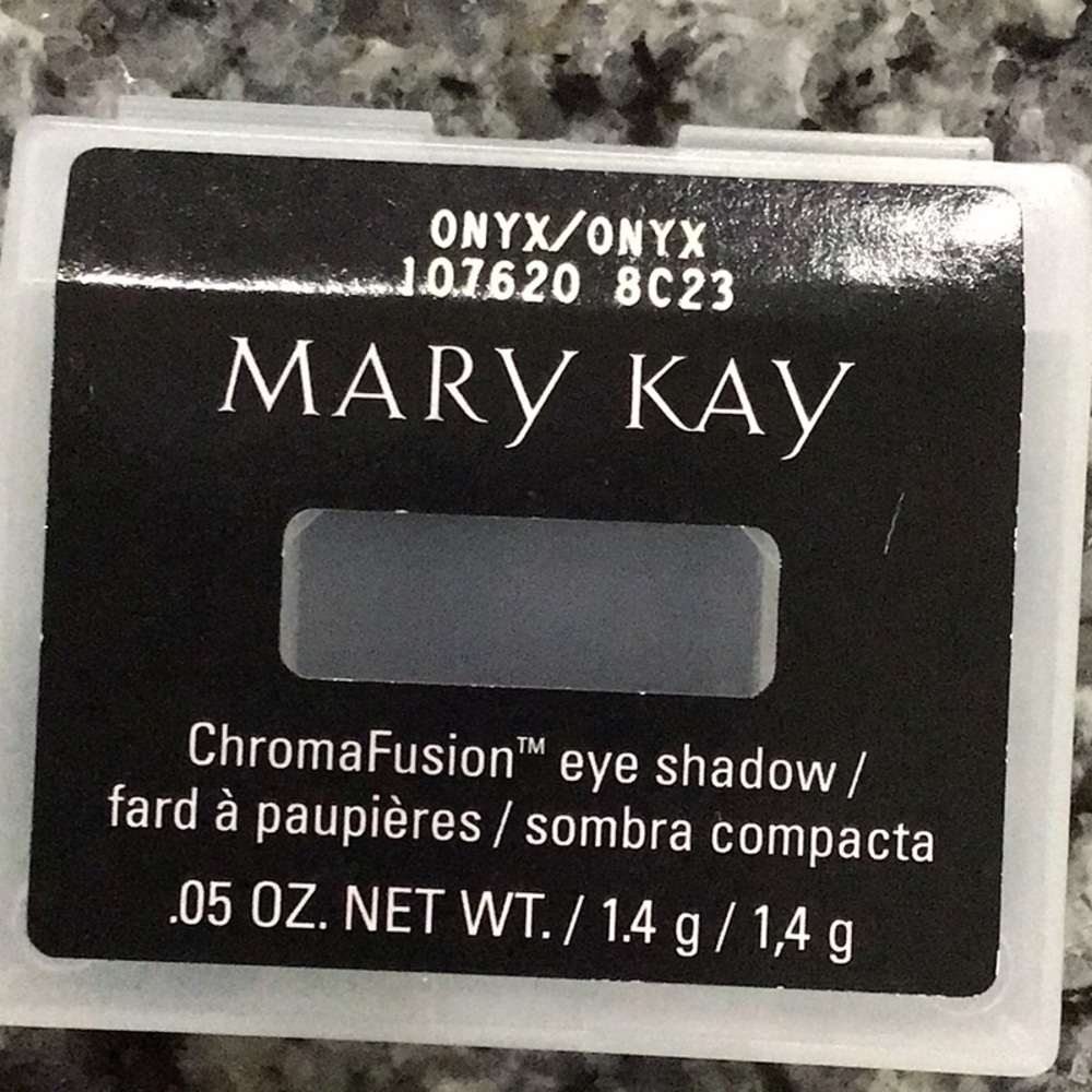 Mary Kay ChromaFusion eye shadow - ONYX